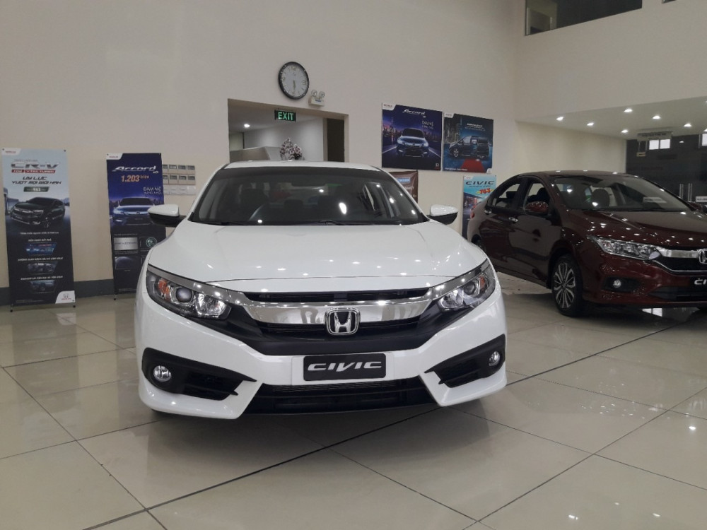 Honda Civic 1.8E 2018 nhập khẩu Thái Lan giá bao nhiêu?
