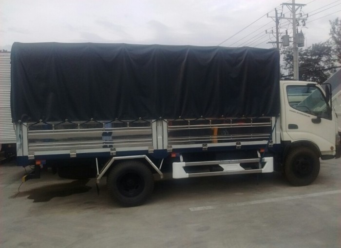 So sánh xe tải Hino 5 tấn lắp ráp và nhập khẩu