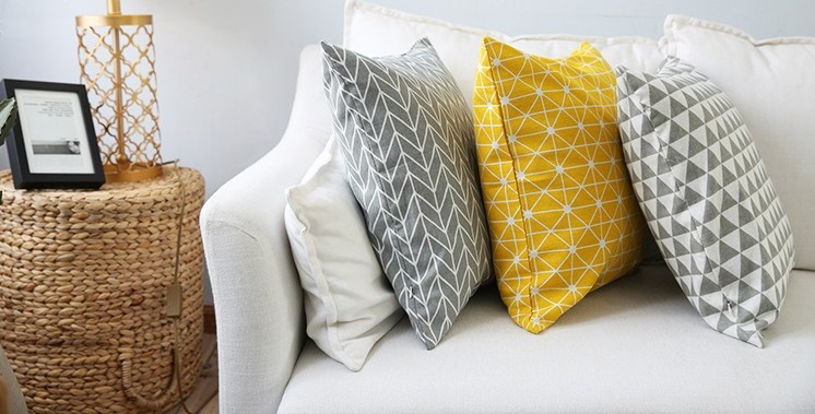 Gối tựa lưng Aura trang trí cùng sofa thêm phần sang trọng hiện đại(1)