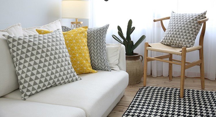 Gối tựa lưng Aura trang trí cùng sofa thêm phần sang trọng hiện đại(2)