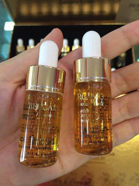 Sử dụng tinh chất nâng cơ BERGAMO 24K Gold Brilliant Essence để yêu thương làn da của mình các bạn nhé!(2)