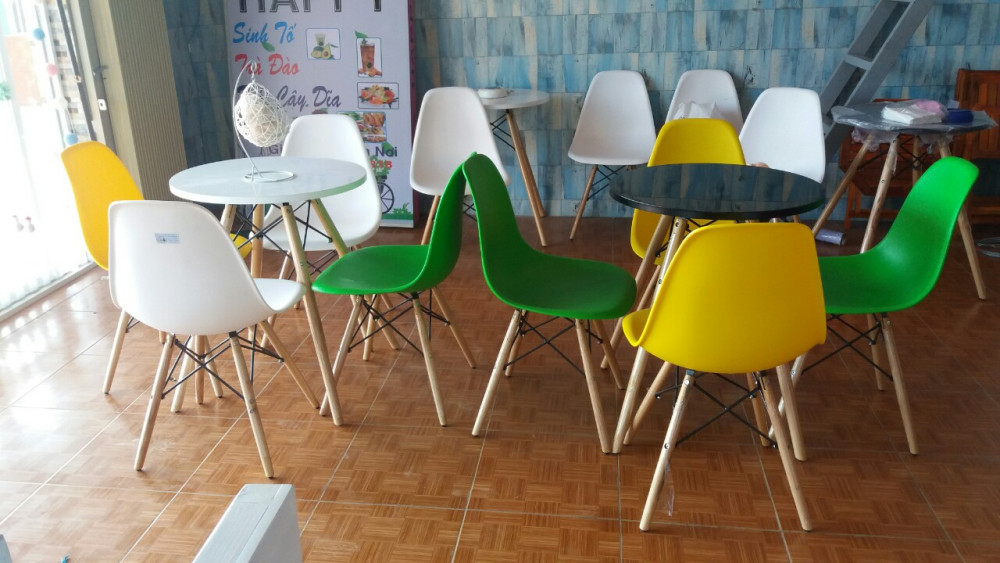 Bàn ghế cafe nhựa chân gỗ - Xu hướng nội thất ấn tượng cho quán cafe
