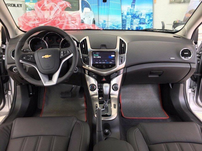 So sánh nội thất Chevrolet Cruze 2018 và KIA Cerato 2018(2)