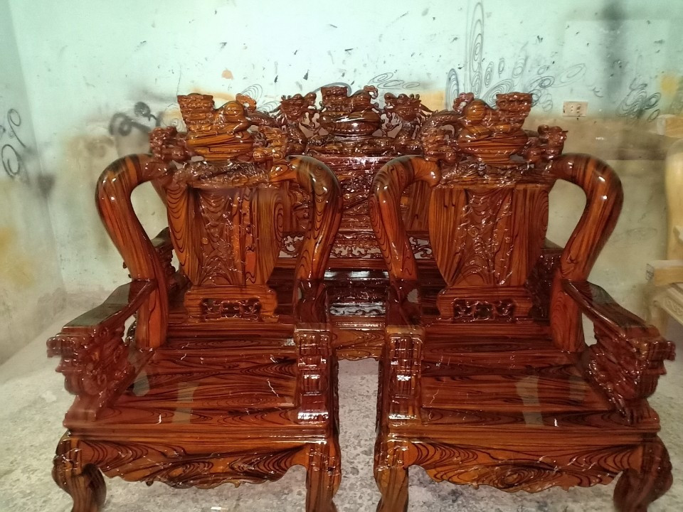 Kinh nghiệm chọn mua bàn ghế gỗ cho phòng khách