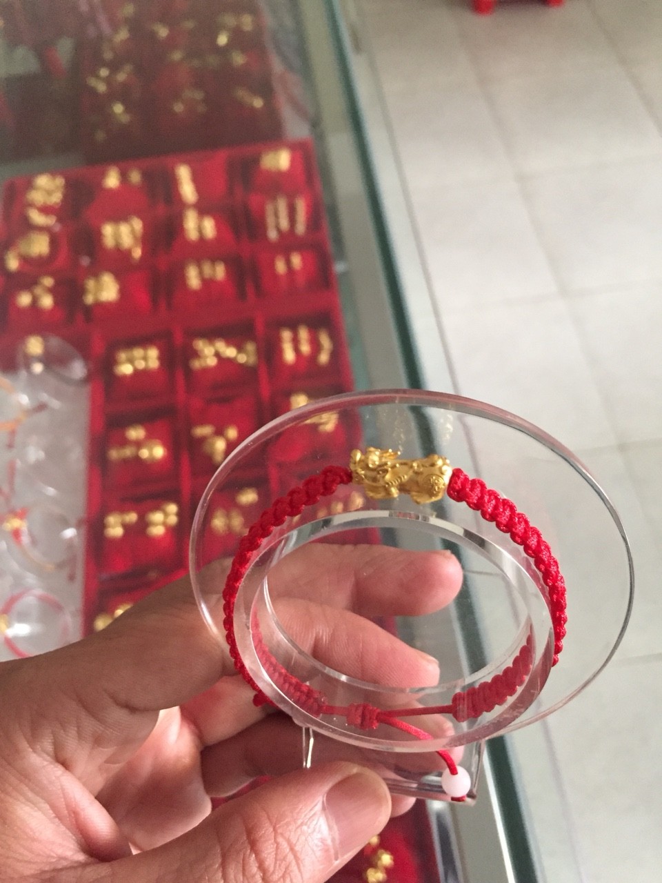 Mua xe tải Dongben Phú Mẫn nhận ngay tỳ hưu vàng tài lộc(1)