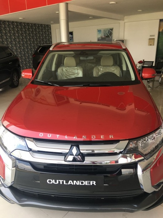 So sánh Mitsubishi Outlander phiên bản lắp ráp và nhập khẩu