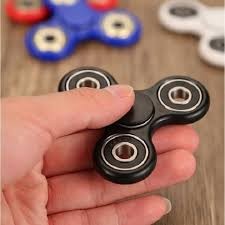 Cách chơi con quay fidget spinner cho người mới nhập môn