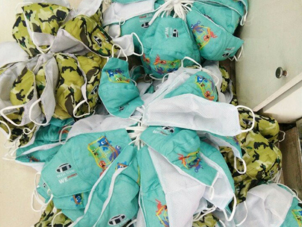 Hàng may khẩu trang tại cơ sở may khẩu trang vải