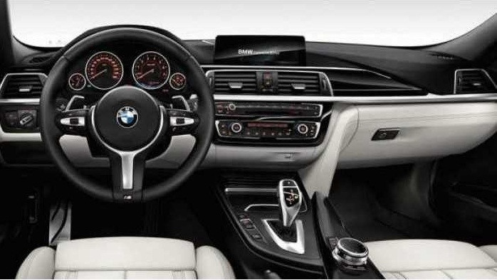 BMW 330i GT 2017 – Không gian mở trong thiết kế hoàn hảo. BMW Series 3 Gran Turismo hoàn toàn mới, một ý tưởng đột phá của tập đoàn BMW, kết hợp từ sự năng động, cá tính thể thao của một chiếc sedan 4-chỗ và tính thực tiễn, khả năng đa dụng có sức chứa cao, dành cho tín đồ du lịch. BMW 330i GT 2017 – Giúp quản lý không gian một cách thông minh. Sức chứa của BMW 3GT cũng phản ánh về việc tăng kích thước của chiếc xe, với thế tích khoang hành lý là 520 lít. Khả năng mở rộng cửa xe phía sau giúp cho việc đặt – lấy hành lý dễ dàng hơn cũng như tính tiện dụng cao với chức năng đóng & mở cửa (cốp) sau tự động. BMW 330i GT – Công nghệ BMW TwinPower Turbo. Được vận hành bởi công nghệ BMW TwinPower Turbo, BMW 3 GT sử dụng động cơ 04 xy-lanh, tuabin tăng áp kép quen thuộc, dòng xe sẽ bao gồm 02 phiên bản BMW 330i GT và BMW 320i GT. Lực truyền động được truyền đến bánh sau thông qua hộp số tự động 8-cấp, được áp dụng cho cả 02 phiên bản động cơ, hộp số này càng hoạt động hiệu quả hơn cùng chức năng Tự động dừng/ khởi động lại động cơ (Auto Start/Stop), giúp sử dụng nhiên liệu một cách hiệu quả hơn. Hệ thống treo & khung gầm với các chi tiết được cấu thành từ vật liệu nhẹ, Hệ thống lái trợ lực điện, tỷ lệ phân bổ trọng lực trước – sau hoàn hảo (50:50) và kết cấu thân xe từ vật liệu thông minh mang đến cho xe khả năng vận hành của BMW 3GT ổn định, năng động và chính xác. BMW 330i GT – Công nghệ BMW EFFICIENTDYNAMICS Tính thực dụng cao và khả năng vận hành mạnh mẽ, ưu việt đáng cho đối thủ phải ganh tị, khả năng sử dụng nhiên liệu một cách kinh tế & thông minh của BMW 320i GT cũng góp phần mang đến cảm giác lái đặc trưng của BMW. Chìa khóa mang đến điều ấy là công nghệ BMW EfficientDynamics danh tiếng, chúng ta có thể thấy sức ảnh hưởng của nó đến tất cả dòng sản phẩm của BMW. Chức năng Tự động dừng/ khởi động lại động cơ (Auto Start-Stop), Hệ thống tái sinh năng lượng khi giảm tốc (Brake Energy Regeneration) của dòng xe BMW 3 GT đầy uy lực này vô cùng phù hợp với những thang đánh giá tiêu chuẩn tiêu thụ nhiên liệu và khí thải khắt khe nhất của Châu Âu. Thật vậy, dòng xe này có thể tiết kiệm đến 20% mức tiêu thụ nhiên liệu thông qua chức năng ECO PRO. NGOẠI THẤT BMW 3 GT - Ngoại hình hoàn toàn mới. Ngoại hình BMW 3 GT hoàn toàn mới toát lên nét đẹp có thể lay động cảm quan của những người xung quanh. Trên những con đường nó lướt qua, BMW 3 GT để lại những ấn tượng độc đáo bởi một diện mạo đặc trưng không thể nhầm lẫn, với một định nghĩa mới về khả năng vận hành ưu việt. Tất cả những yếu tố đó tạo nên sức thuyết phục, cho phép chiếc BMW 3 GT mới trở thành một phương tiện di chuyển sang trọng, thanh lịch cho những doanh nhân thành đạt, và một chiếc xe du lịch, năng động, đầy tiện nghi. Những cá tính đặc trưng của thương hiệu BMW thể hiện rõ nét ở dòng xe này: thiết kế 4 cửa không khung, mui xe vuốt xuống nhẹ về phía sau theo phong cách coupe, cửa (cốp) sau với kích thước lớn, có thể đóng & mở tự động giúp khẳng định cá tính tiện dụng rõ rệt cho BMW 3 GT. Đặc biệt lần đầu tiên xuất hiện trên BMW 3 GT: một cách lướt gió chủ động (active rear spoiler) – giúp xe có thể di chuyển ổn định hơn, tăng độ bám đường và hạn chế sự bồng bềnh khi vận hành ở tốc độ cao. (Khi xe di chuyển với tốc độ đạt đến 110 km/h, cánh lướt gió sẽ tự động được đẩy lên. Khi tốc độ giảm xuống dưới 70 km/h thì cánh gió sẽ tự động đóng xuống). NỘI THẤT BMW 3 GT - Ấn tượng bởi sự thoải mái, thoáng rộng. Sự rộng rãi đa chiều trong nội thất xe mang đến cho hành khách ở bất cứ vị trí nào cũng có thể tận hưởng cảm giác ấn tượng của không gian và sự tự do, thoải mái xoay trở khi ngồi vào. Cả khoang lái và khoang hành khách đều được ưu ái tăng thêm đến 59mm, giúp người ngồi bên trong có một tầm nhìn thoáng rộng cho cả cảnh quan bên ngoài và đồng thời cung cấp sự thoải mái mỗi khi ra - vào xe. Hơn thế, nội thất BMW 3 GT cũng được tăng thêm độ cao của trần xe. Ở hàng ghế sau, khoảng cách để chân dài hơn 70mm, mang đến một chuẩn mực mới cho không gian đầy thoáng rộng trong phân khúc xe hạng sang, điều này xin dành riêng cho chủ nhân tận hưởng. Nội thất của xe được nâng niu từng đường nét thiết kế, từng gam màu phối và cả những vật liệu tinh xảo, tạo nên cảm quan theo phong cách phóng khoáng & tiện nghi như trên sofa của một khách sạn sang trọng (lounge-style), nhờ thế khi ngồi vào BMW 3 GT, chủ nhân có thể thoải mái hoàn toàn để tận hưởng những lộ trình ngắn trong thành thị và cả các chuyến du lịch dài ngày. TRANG BỊ TRÊN XE Những trang thiết bị trên xe BMW 330i GT Màu sơn: Nhiều màu tùy chọn Nội thất bọc da cao cấp Nevada Mâm hợp kim nan hình chữ V, kiểu 398, 18inch (2FM) Vỏ xe an toàn run-flat với chức năng cảnh báo (258) Ốp gỗ nâu sậm vân đen Tay lái có hệ thống trợ lực điện (216) Tay lái bọc da kiểu thể thao (255) Hộp số tự động 8 cấp (205) Hệ thống kiểm soát cự ly đỗ xe cảm biến sau (507) Camera lùi (3AG) Gương trong và ngoài xe tự điều chỉnh chống chói (430) Gương chiếu hậu trong xe tự điều chỉnh chống chói (431) Đèn sương mù LED (520) Chức năng cảm biến mưa (521) Hệ thống đèn LED (522) Hệ thống đèn nội và ngoại thất (563) Ghế trước chỉnh điện với chế độ nhớ (459) Tựa tay giữa ở hàng ghế phía sau (497) Tay lái tích hợp các chức năng phổ biến (249) Hệ thống điều hòa chình điện (534) Cốp sau đóng mở điện (316) Thảm sàn (423) Trang bị gạt tàn thuốc và mồi lửa (441) Bộ trang bị khoang hành lý (493) Tựa tay trung tâm phía sau (497) Tựa tay phía trước trượt được (4AE) Lỗ cắm điện công suất 12-volt (575) Đồng hồ hiển thị số km Hệ thống âm thanh HiFi (676) Chức năng kết nối điện thoại rảnh tay kết hợp cổng USB (6NH) Bảng đồng hồ với chức năng hiển thị mở rộng (6WA) Chức năng đọc đĩa dành cho khu vực Châu Á Điều khiển sóng âm thanh (825) Chức năng tự khóa các cửa khi xe chạy (8S3) Giá bán trên áp dụng cho xe tiêu chuẩn và sẽ thay đổi nếu xe được trang bị thêm option.