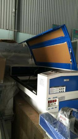 Máy laser nhập khẩu 1610 - 2 đầu cắt chất lượng tốt