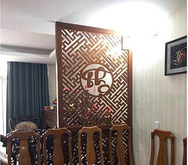 Top 5 mẫu vách ngăn phòng bàn thờ bằng gỗ mộc mạc, đẹp