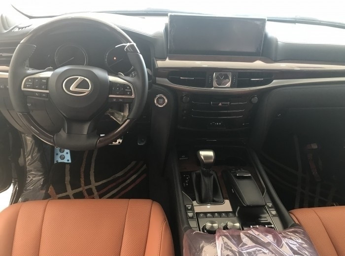 Nội thất xe Lexus LX570 Super Sport 2018(1)