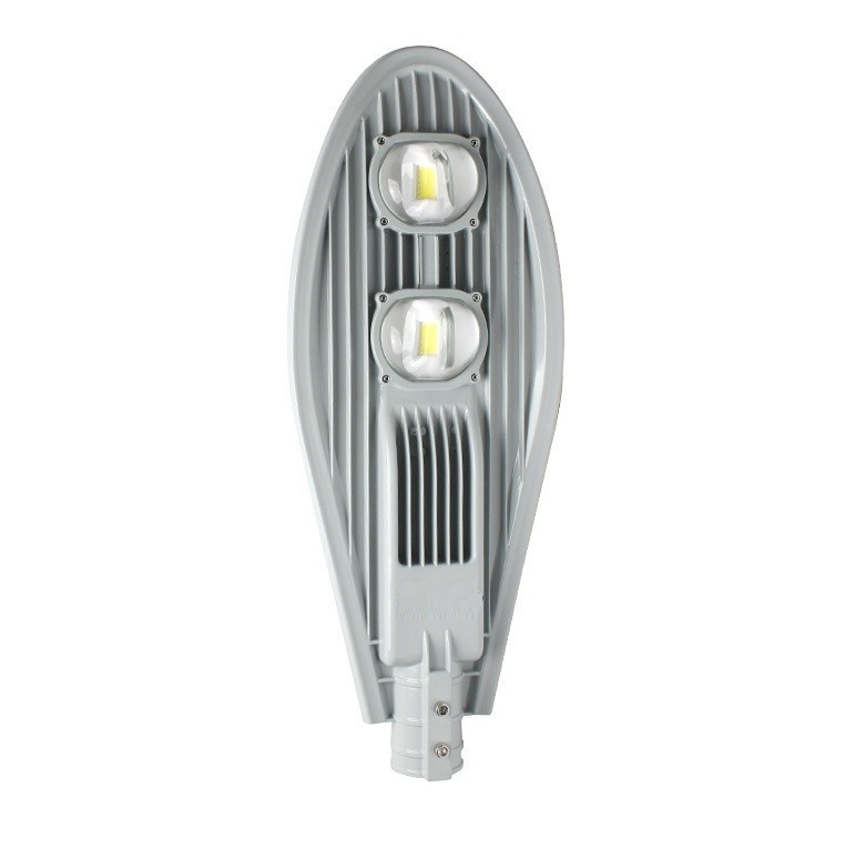 ĐÈN ĐƯỜNG LED 100W Công suất: 100w Loại: 220V – 50 / 60Hz Quang thông: 11.000Lm Tuổi thọ: 50.000h Hệ số công suất: 0.95 Màu: Trắng Tiêu chuẩn: IP65 Độ cao: 6m – 9m -12m ĐÈN ĐƯỜNG LED 100W Thân đèn được thiết kế bằng hợp kim nhôm có chức năng tản nhiệt. Đồng thời bảo vệ bộ Đèn đường led 100W tránh va đập, gây hỏng hóc. Được sơn bằng sơn tĩnh điện chống sự ăn mòn của tia UV và sự oxi hóa trong môi trường khắc nghiệt.     Chip led của Đèn đường led 100W được sử dụng từ các hãng nổi tiếng trên thế giới: Đài Loan, Hàn Quốc, Nhật, Mỹ… có hiệu suất phát quang lớn 110Lm/W, tuổi thọ lên đến 60.000 giờ Với hệ số công suất 0.95 giúp giảm tiêu hao năng lượng điện. Đèn tiết kiệm 75% tổng chi phí sử dụng mỗi năm, tăng hiệu quả kinh tế, thời gian thu hồi vốn nhanh. Với độ rọi trung bình từ 6 – 9m đèn cung cấp ánh sáng tốt nhất. Đặt hàng ngay hôm nay để được giá tốt nhất! Bảo hành 12 tháng. Đèn đường LED là đèn sử dụng nguồn sáng LED công suất cao (High Power LED), dùng thay thế các đèn đường truyền thống đang sử dụng như: đèn thủy ngân cao áp, đèn hơi natri hay đèn halogen kim loại… Đèn thiết kế đặt chuẩn IP65 chống sốc, va đập, thấm nước. Độ bền cao, bật sáng tức thì. Dải nhiệt độ màu tối ưu: không quá thấp gây ra trạng thái buồn ngủ hay  không quá cao gây ra các cảm xúc không tích cực,  giúp người quan sát có trạng thái thoải mãi, dễ chịu khi hoạt động đưới ánh sáng của đèn.  Ứng dụng: đường cao tốc, đường phố, đường nội bộ,…  ​Bảo hành 12 tháng. Chi tiết xem tại : http://vioa.vn/ Đèn đường led được sản xuất bởi công ty Cổ Phần Vĩnh Thái. Công ty Cổ phần Vĩnh Thái chúng tôi tự hào là nhà sản xuất quạt điện, quạt công nghiệp, quạt trần, quạt thông gió, sản xuất đèn led, đèn năng lượng mặt trời, máng đèn Led, đèn đường led, Đèn highbay, đèn led nhà xưởng, đèn pha led, đèn sân bóng, đèn trang trí ngoài trời…. Với phương châm “Thương hiệu bắt nguồn từ chất lượng”, VĩnhThái cam kết mang lại cho người tiêu dung những sản phẩm chất lượng nhất với giá thành rẻ nhất. Nếu quý khách hang quan tâm tới bong đèn led giá rẻ, đèn đường led giá rẻ, quạt công nghiệp giá rẻ, quạt thong gió công nghiệp giá rẻ,…Xin vui long lien hệ cho chúng tôi.  Bạn có thể xem them các mẫu đèn led tại: http://vioa.vn  Hotline: 0979064928
