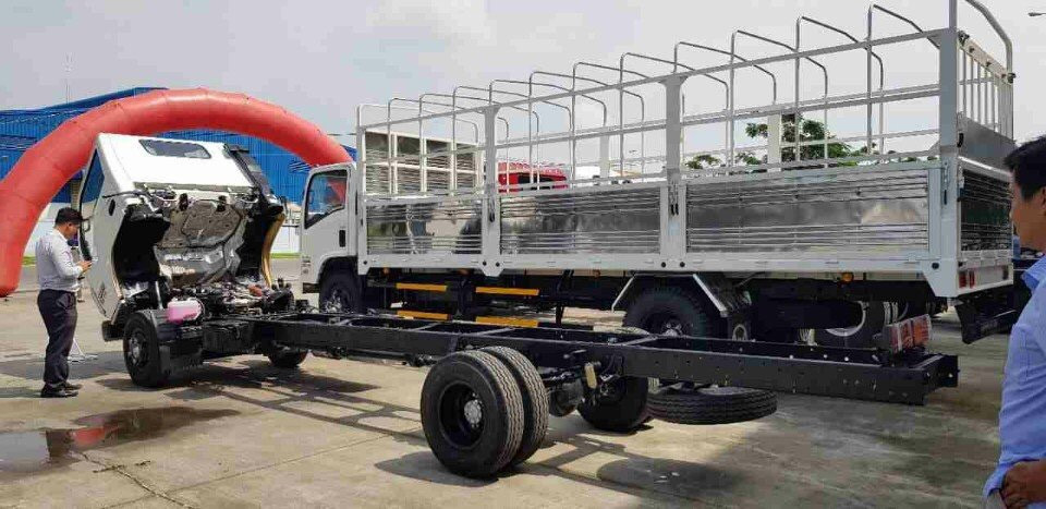 Đánh giá chi tiết Isuzu Vinh Phát 1,9 tấn thùng dài 6m2 NK490SL(1)