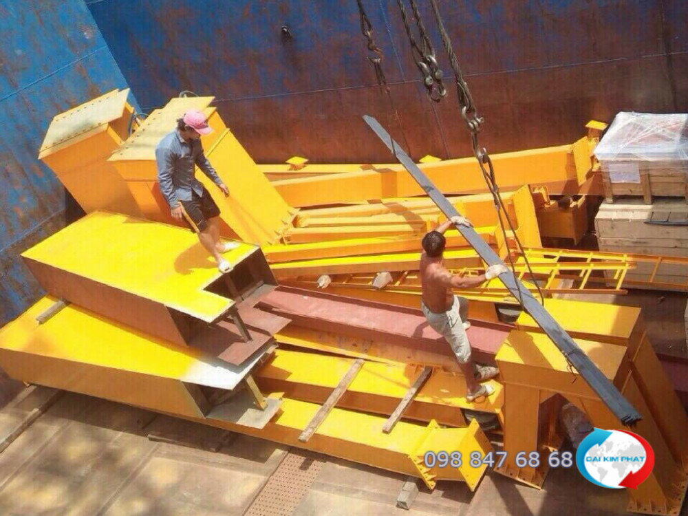 Vận chuyển sắt thép công trình - vận chuyển khung nhà thép tiền chế bằng sà lan