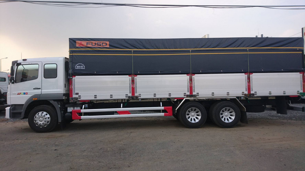 Xe tải fuso 3 chân thùng mui bạt