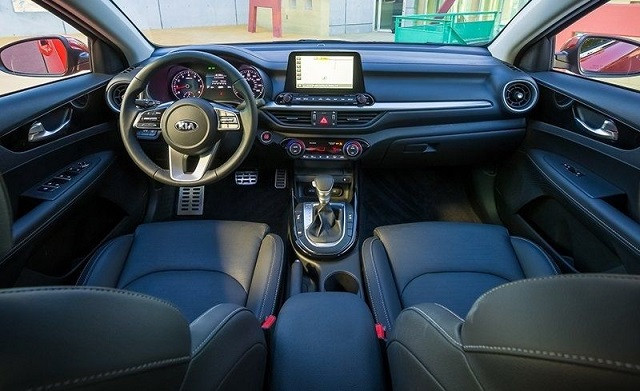 Thuê xe Kia tự lái giá rẻ - Kia Forte