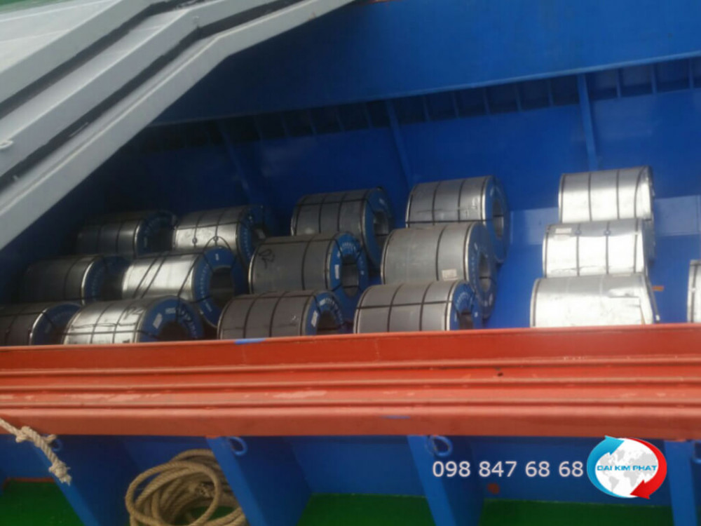 Vận chuyển hàng hóa bằng sà lan - vận chuyển sắt thép xây dựng bằng sà lan