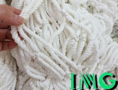 Lưới an toàn dù trắng dùng để bao bọc hàng hóa