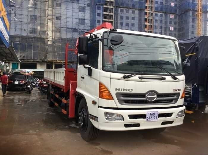 Giá lăn bánh xe tải Hino 8 tấn gắn cẩu tại TPHCM