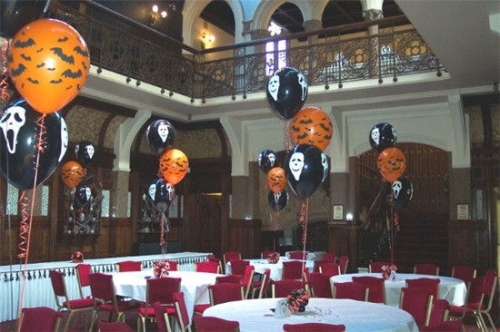 Trang trí quán cafe chào đón Halloween bằng decal dán tường độc đáo 3