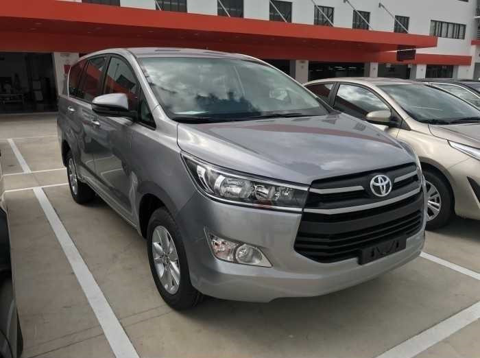 Sau 12 năm có mặt tại Việt Nam, dòng xe Toyota Innova đã và đang chứng minh vị thế là một trong những chiếc xe đa dụng MPV được ưa chuộng nhất trên thị trường. Là một trong những chiếc xe đạt kỹ lục doanh số bán ra, với giá trong tầm 800 triệu, thiết kế tổng thể vững chãi mà không kém phần sang trọng, mang đậm dấu ấn trẻ trung và thể thao. Do đó, không khó hiểu khi Toyota Innova đã trở thành "chiếc xe cho mọi gia đình", sẵn sàng lăn bánh trên khắp nẻo đường của đất nước(1)