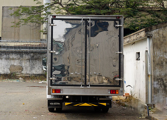 Hình ảnh xe tải Isuzu 5.5 tấn thùng kín