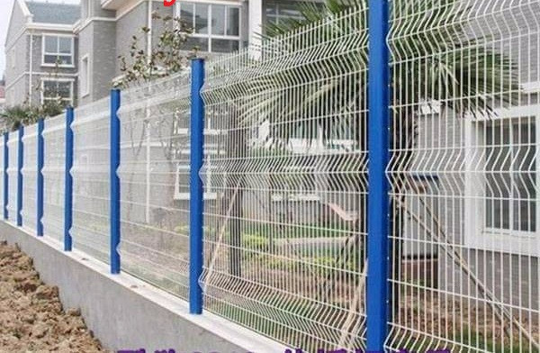 Hàng rào lưới thép và ưu điểm của hàng rào lưới thép