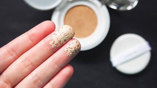 Phấn nước kiềm dầu và se khít lỗ chân lông Laneige BB Cushion Pore Control SPF 50+ PA+++ 15g (7)