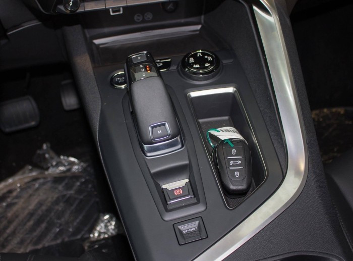 Giá ra số lăn bánh Peugeot 3008 và 5008