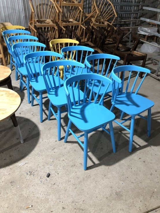 Những lưu ý khi chọn mua bàn ghế gỗ cho quán cafe 