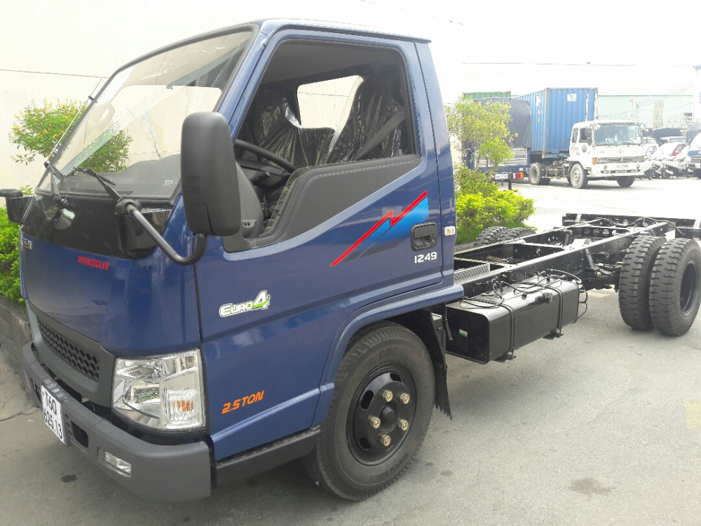 Giá xe IZ49 Đô Thành chassis