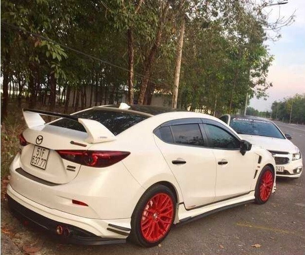 Tư vấn thuê xe 4 chỗ Mazda 3 giá rẻ tại TPHCM(2)