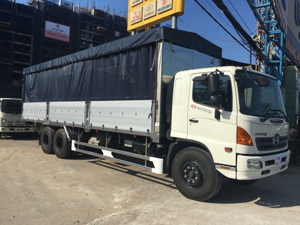 Giá xe tải Hino 16 tấn thùng mui bạt