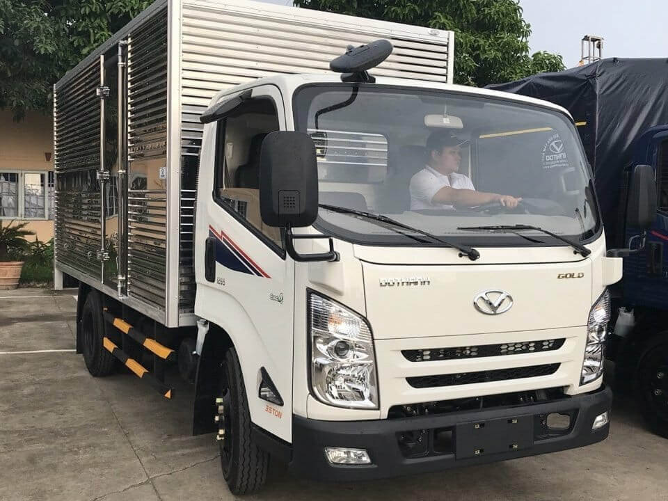Giá xe tải 2.5 tấn Hyundai IZ65 thùng kín