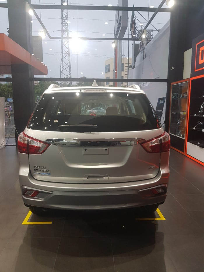 Đánh giá chi tiết xe Isuzu Mu-X 2018(5)