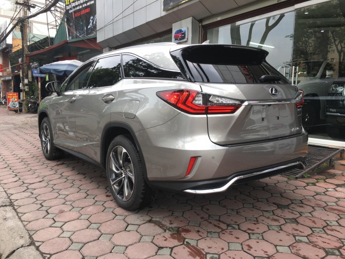 Giá bán gần 5 tỷ đồng - Lexus RX 350L 7 chỗ đầu tiên về Việt Nam
