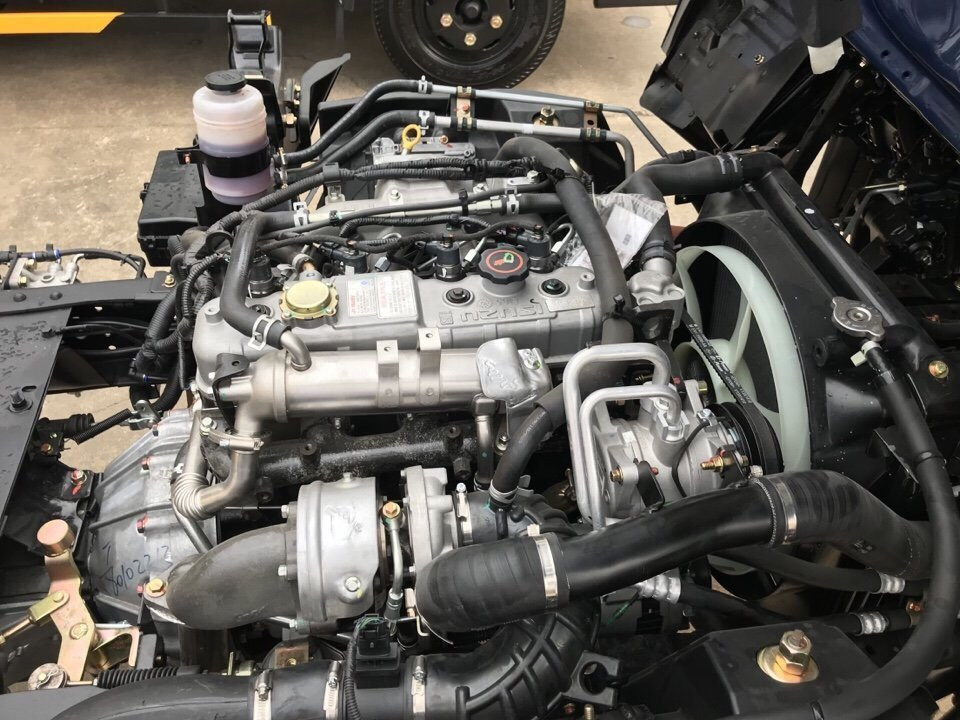 Xe tải 2.5 tấn Hyundai IZ65 thùng lửng trang bị động cơ mạnh mẽ, tiết kiệm nhiên liệu
