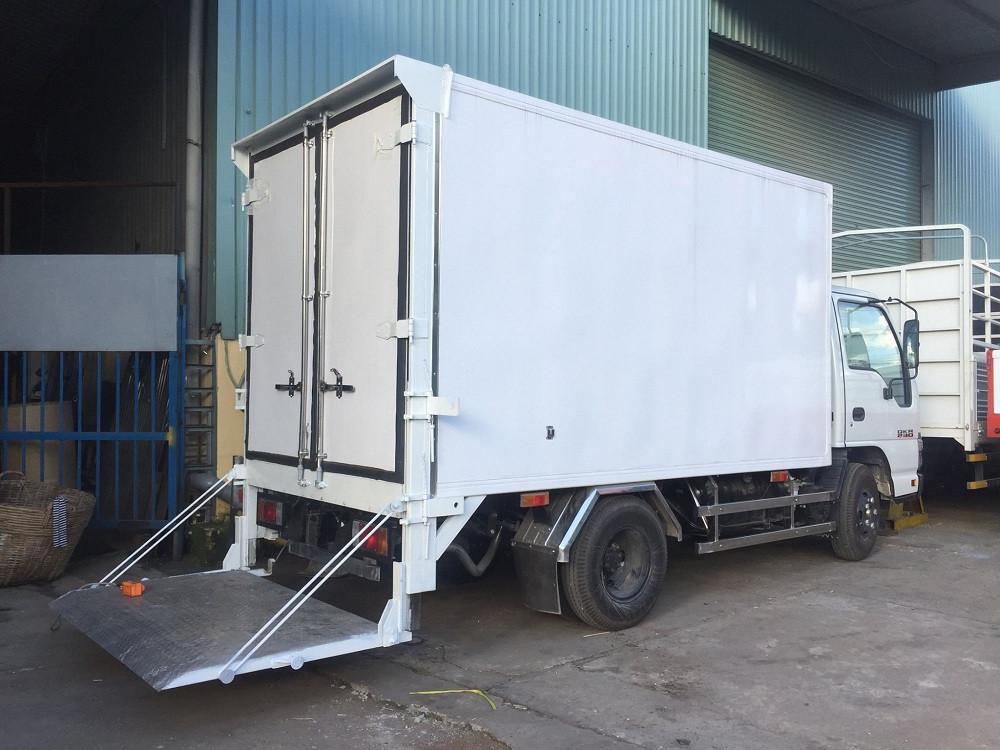Giá xe tải Isuzu 2.4 tấn thùng đông lạnh