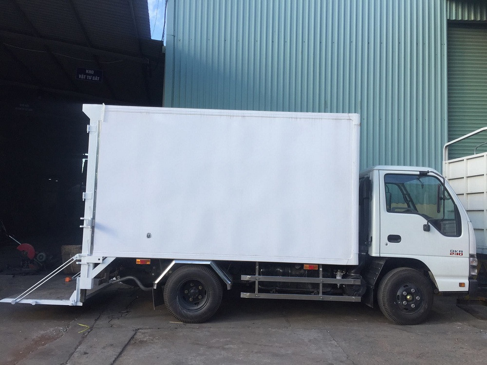 Giá xe tải Isuzu 2.4 tấn thùng đông lạnh(2)
