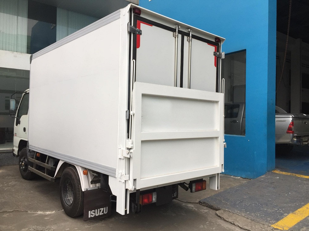 Giá xe tải Isuzu 2.4 tấn thùng đông lạnh(3)