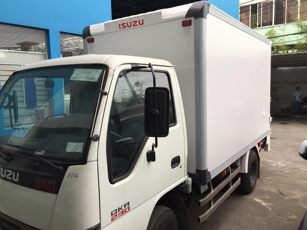 Giá xe tải Isuzu 2.4 tấn thùng đông lạnh(4)