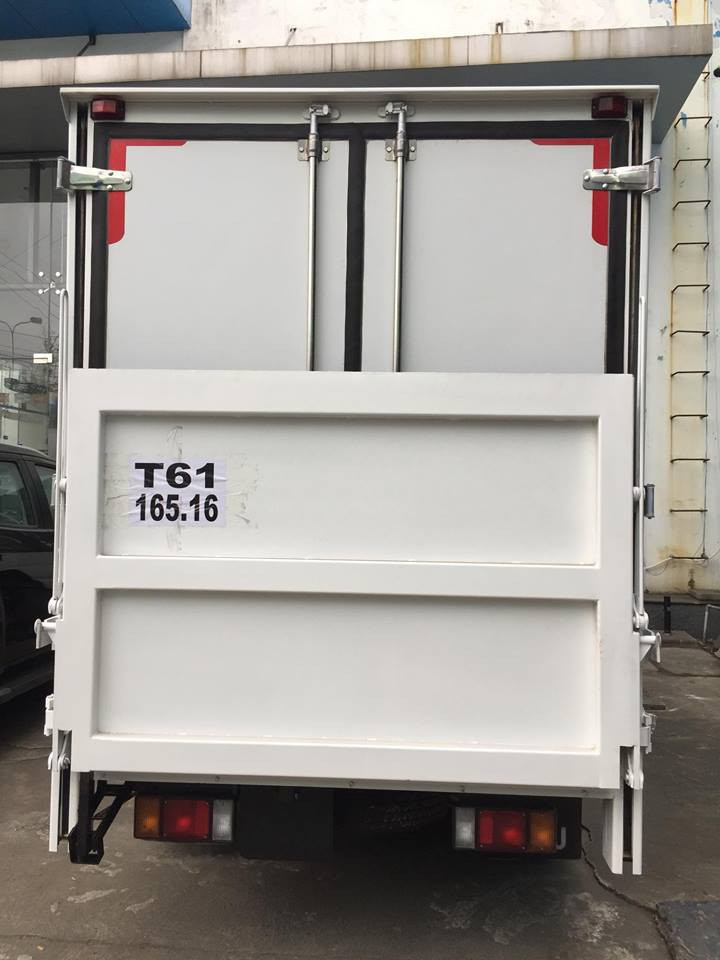 Giá xe tải Isuzu 2.4 tấn thùng đông lạnh(5)