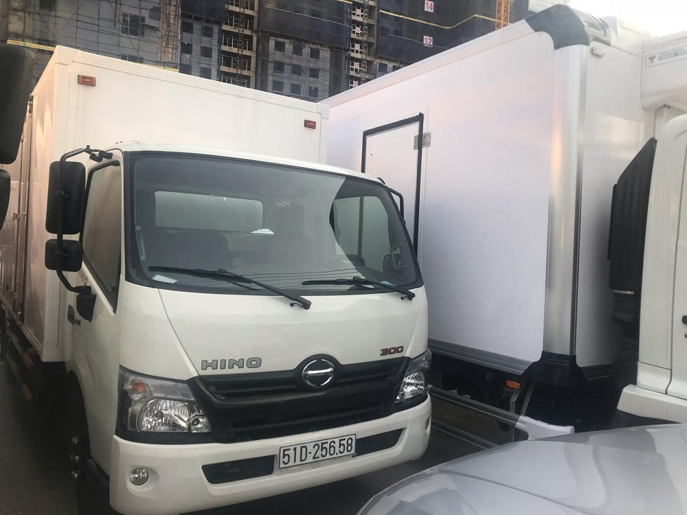 Giá xe tải Hino 16 tấn thùng đông lạnh