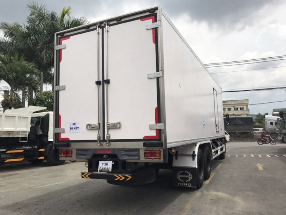 Giá xe tải Hino 16 tấn thùng đông lạnh(4)