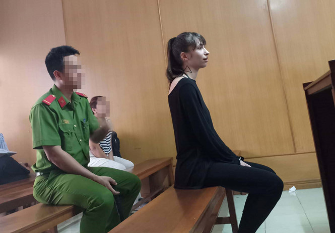Bài học về niềm tin: Cô gái Nga xinh đẹp lãnh 18 năm tù