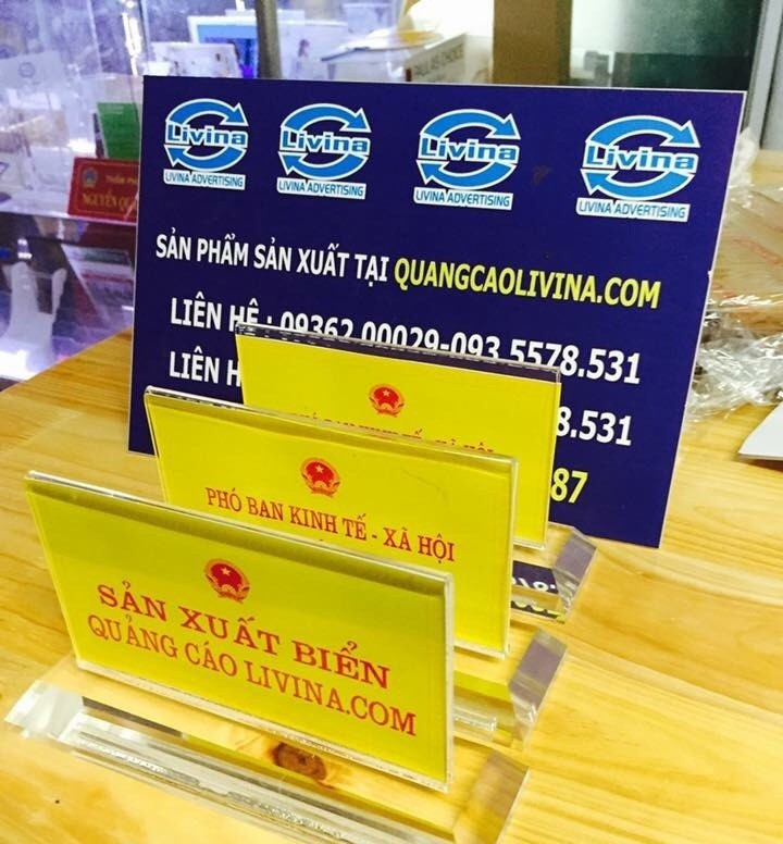 Kệ chức danh để bàn giá rẻ tiện lợi sang trọng  tại Quảng Cáo Livina(3)