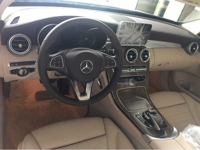 so sánh Mercedes C200 và C250 về giá bán, nội thất, ngoại thất, khả năng vận hành(4)