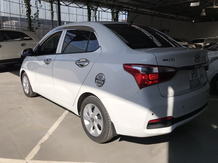 Hyundai Grand i10 sedan 1.2AT màu trắng số tự động sản xuất 2018 bản gia đình lăn bánh 