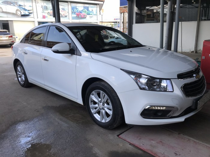 Chevrolet Cruze LT 1.6MT màu trắng số sàn sản xuất 2016 biển Sài Gòn